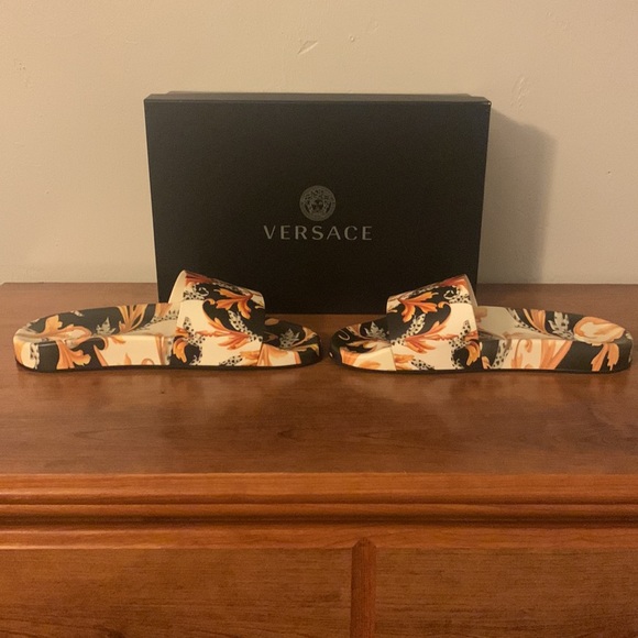 Versace Baroque Pool Slides size 38 - Picture 2 of 8